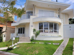 The Ideal House Praia Jurerê Internacional w Pool